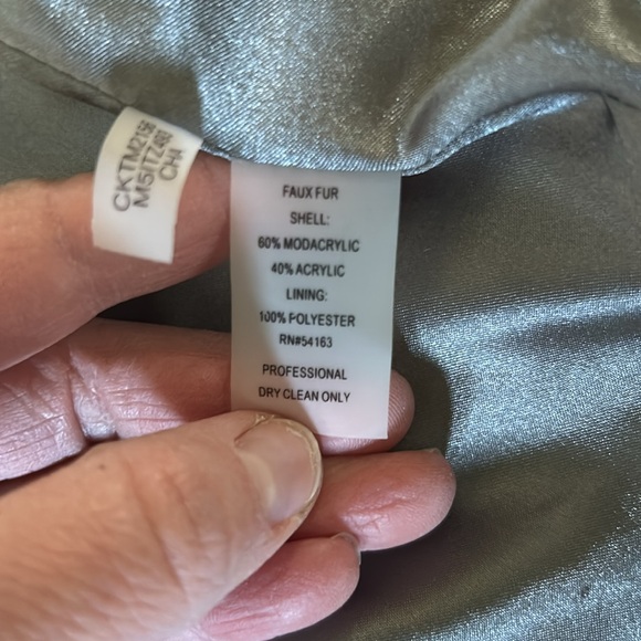 Calvin Klein gray faux fur vest- size M - Picture 6 of 6